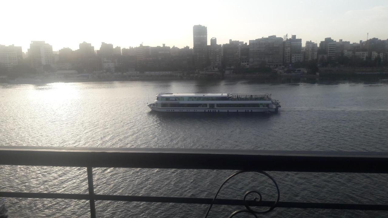 Luxury Apartment On The Nile Кайро Екстериор снимка